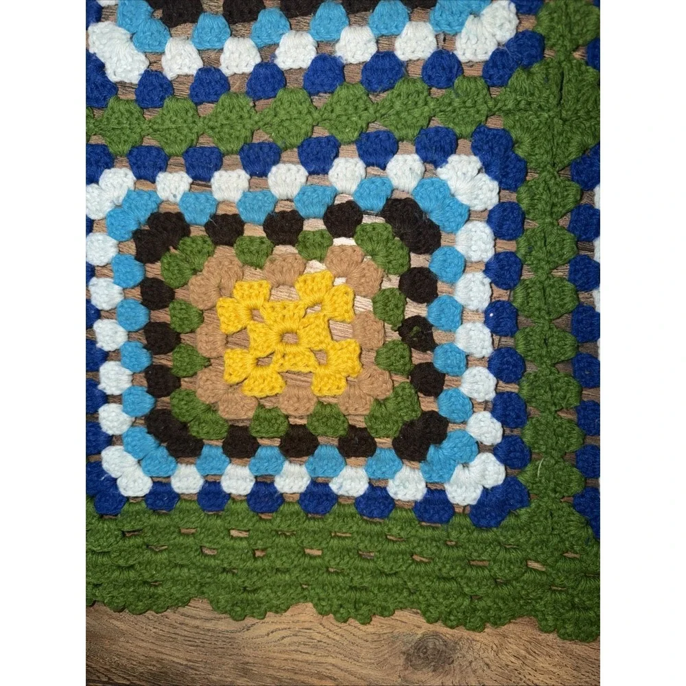 Vtg Granny Square Crochet‎ Afghan Blanket Throw Green Base 5.5 ft by 4.6 ft